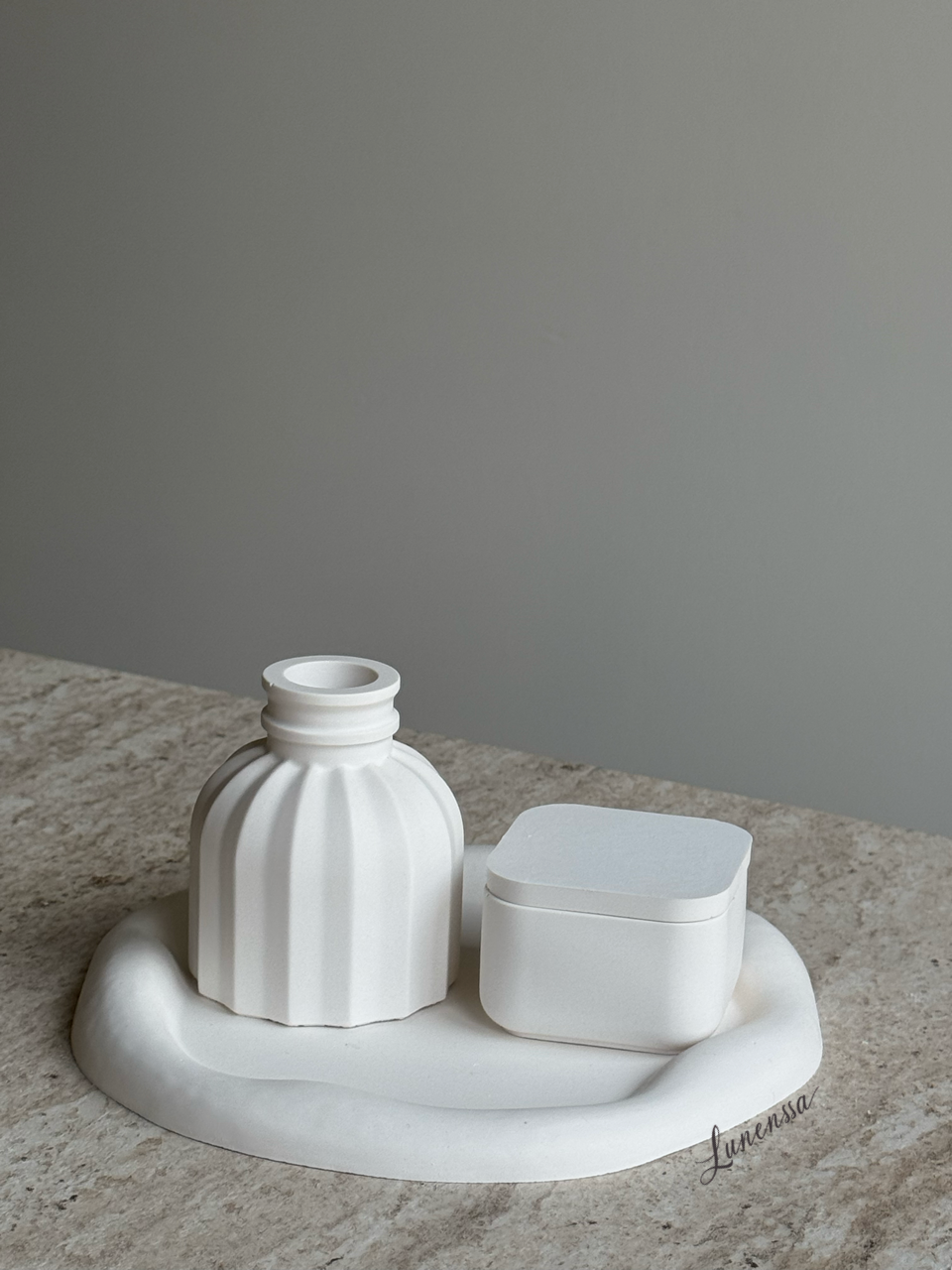 Minimalist Dekor Seti Silindir Vazo, Kapaklı Mini Kutu ve Bulut Formlu Tepsi